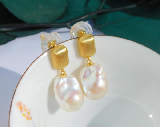 Vermeil Baroque Pearl Earrings | 11*16mm | AAA | Gold plated Sterling Silver | Brushed Finish | Small Fireball Pearls | Freshwater Pearls