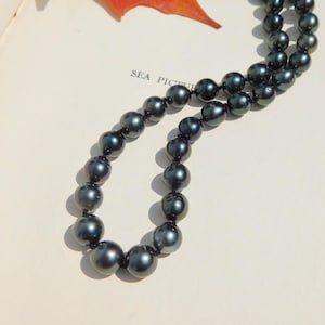 Collar de perlas de Tahití negras / 18 pulgadas / Collar de perlas de Tahití en tono profundo / Cierre de plata con nácar negro / 8-11 mm / Agua salada