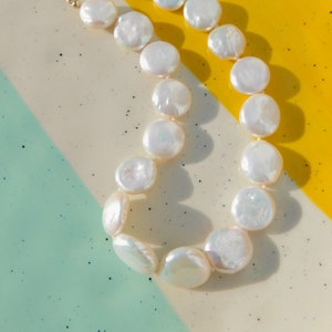 Collana con catena Rolo riempita d'oro e perle di moneta / Bianco argentato / Lunghezza regolabile / AAA / Collana di perle barocche