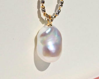 Baroque Freshwater Pearl Pendant: Solid 18K Gold, AAA+, White