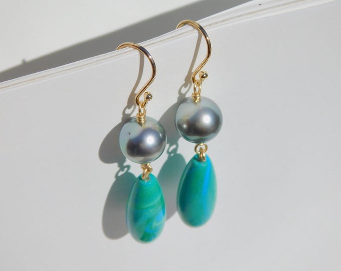 Tahitian Pearl and Green Turquoise Earrings | Teardrop | Solid 18kt Yellow Gold | Pearl and Gemstone | Au750 | Green | AAA | Hubei Turquoise