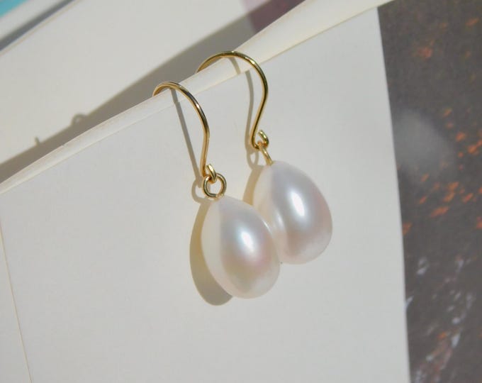 Freshwater Pearl Earrings | Long Teardrop | 10 * 14mm | Solid 18kt Yellow Gold | AAA | White Pearl Earrings | Drop Earrings | Non nucleated