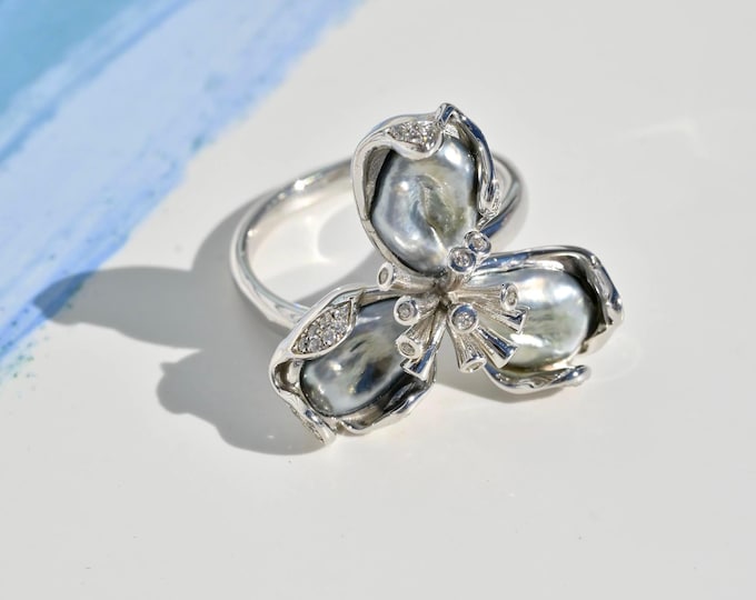 Tahitian Keshi Pearl Ring: White Gold Plated Sterling Silver, Gray, AAA, Three Petal Flower