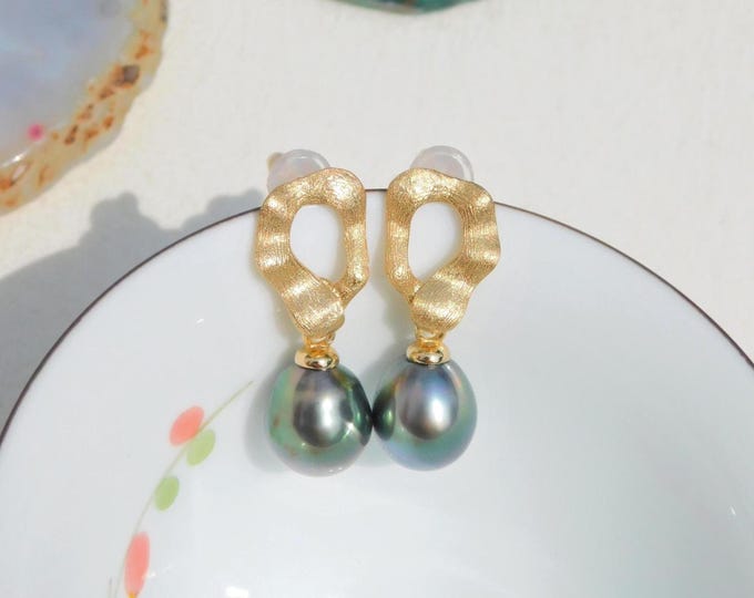 Vermeil Tahitian Pearl Earrings | Brushed Finish | Medium Peacock | AAA | Yellow Gold Plated Sterling Silver | 10mm | Black Pearl Earrings