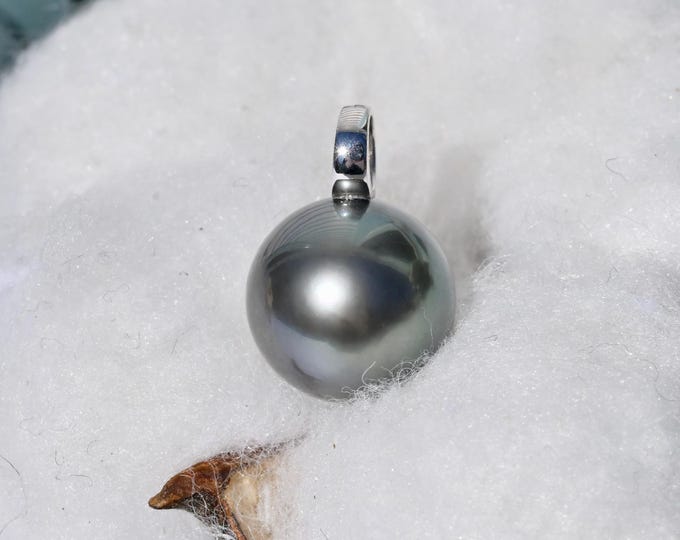 13.2mm Tahitian Pearl Pendant: Solid 18K White Gold Bail, AAA, Deep Blue Gray