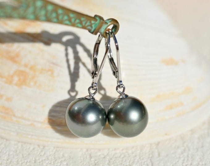 Tahitian Pearl Earrings: Solid 18K White Gold Lever Back,  AAA, Saltwater Pearls, Au750, Gray Blue, 10.3mm