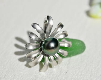 Daisy Tahitian Pearl Brooch/Pendant: Sterling Silver Flower, Peacock, White Gold Plated Sterling Silver, 10.6mm, AAA, S925
