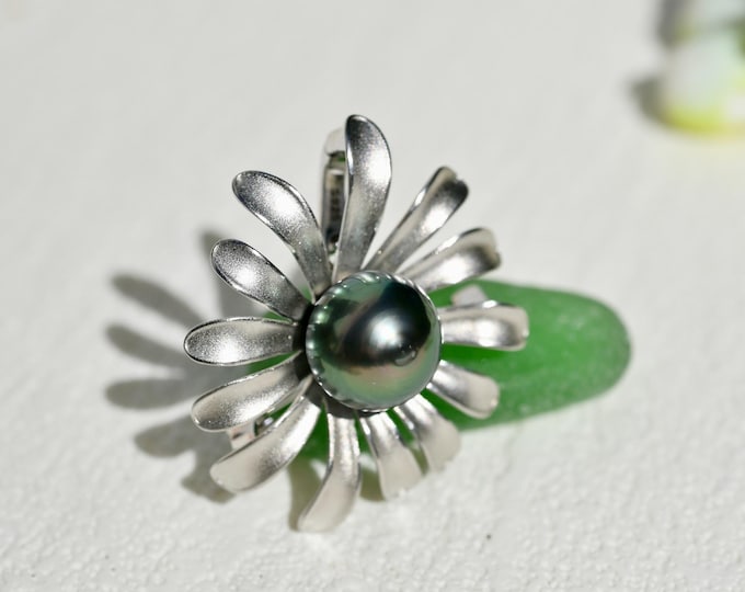 Daisy Tahitian Pearl Brooch/Pendant: Sterling Silver Flower, Peacock, White Gold Plated Sterling Silver, 10.6mm, AAA, S925