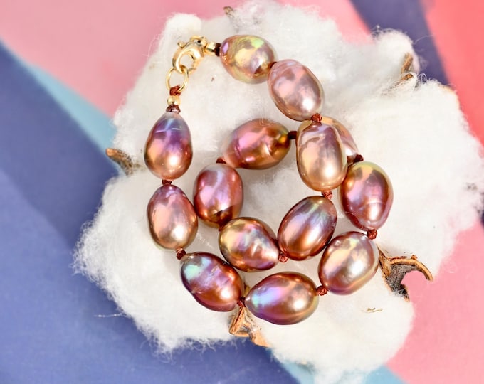 Super Metallic Pearl Bracelet: Smooth, Solid 18K Gold Clasp, Intense Deep Purple, 6.75 to 7 Inch Wrist