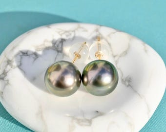 Tahitian Pearl Studs: Sage Green, Solid 18K Gold, AAA, 9.3mm, Black Pearls, Au750