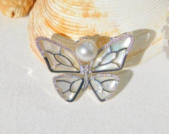 Butterfly Brooch with Tahitian Pearl |  Eggshell White | Mother-of-Pearl | Gold Plated Alloy | AAA | Butterfly Pin | Saltwater Pearl Brooch