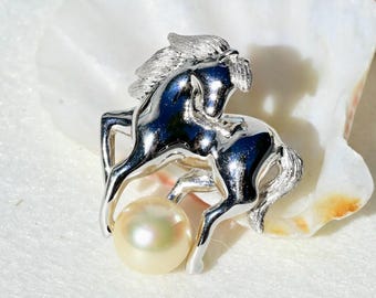 Akoya Pearl Horse Brooch Pin: AAA, White Gold Plated Sterling Silver, 6.8mm Creamy Saltwater Pearl
