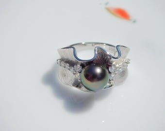 Tahitian Black Pearl Ring: Peacock Green, White Gold Plated Sterling Silver