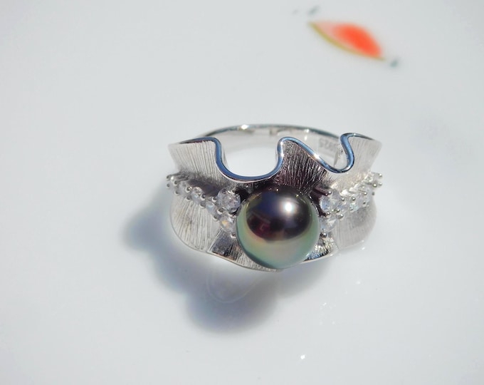 Tahitian Black Pearl Ring: Peacock Green, White Gold Plated Sterling Silver