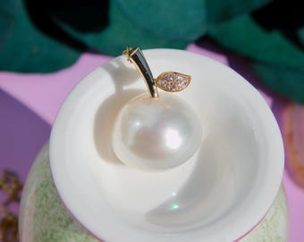 Cute Apple | White South Sea Pearl Pendant | 15mm | Solid 18kt Gold | AAA | Pearl Pendant | Saltwater Pearl | Fruit | Australian Pearl