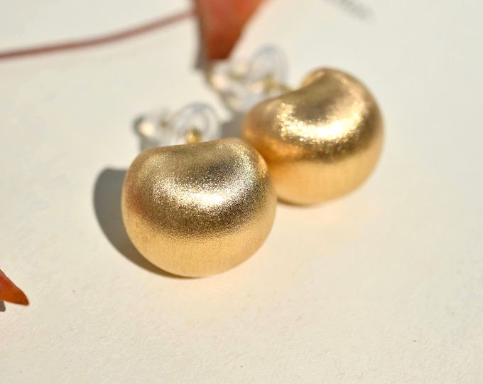 Brushed Dome Shaped Earrings: Solid 18K Gold, 16mm * 17mm, Au750, Karat Gold Earrings