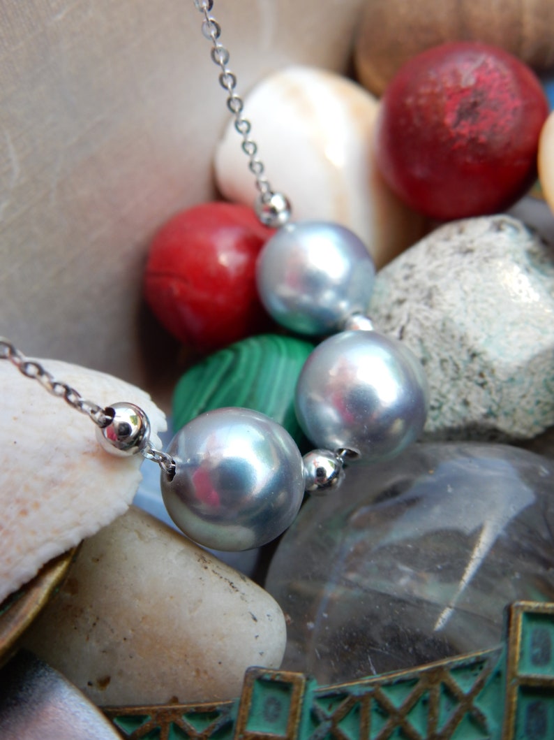 Ready to Ship Dainty Saltwater Pearls 9mm Three Akoya Blue Pearl 18k White Gold Chain Necklace Floating Pearls
