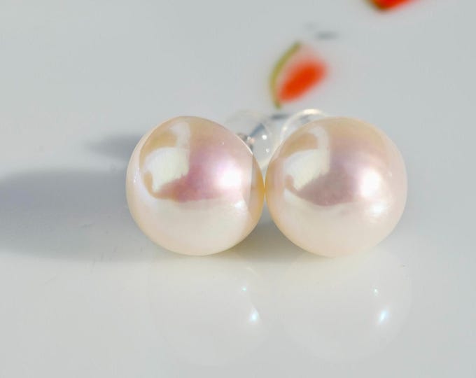 Freshwater Mabe Pearl Studs: Solid 18K White Gold, 11.5mm, White Blister Pearl, AAA