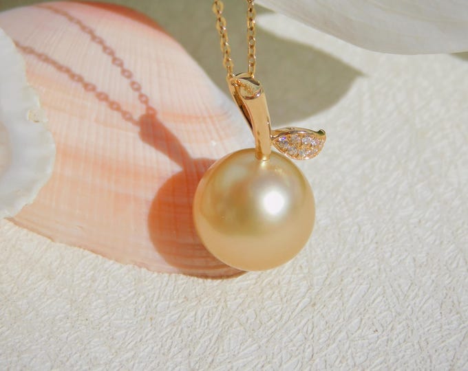 Cute Apple Pearl Pendant | Medium Golden South Sea Pearl | 12.2mm | Solid 18kt Gold | AAA | Saltwater Pearl Pendant | Fruit | Au750