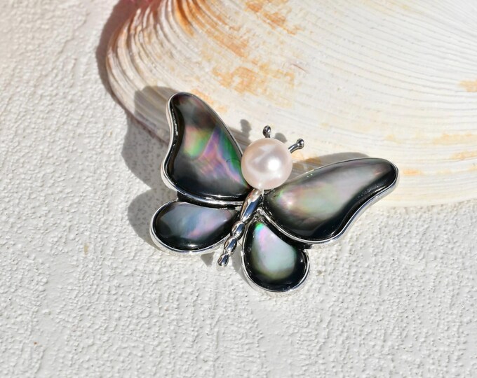 Butterfly Brooch with White Akoya Pearl: Black Mother-of-Pearl, AAA, 8.6mm