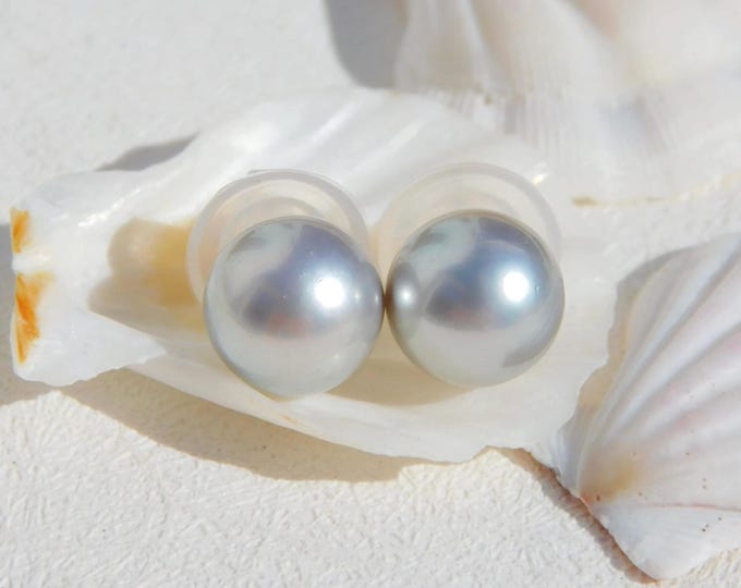 10.5mm Tahitian Pearl Studs: Pastel Gray, Solid 18K Gold, AAA