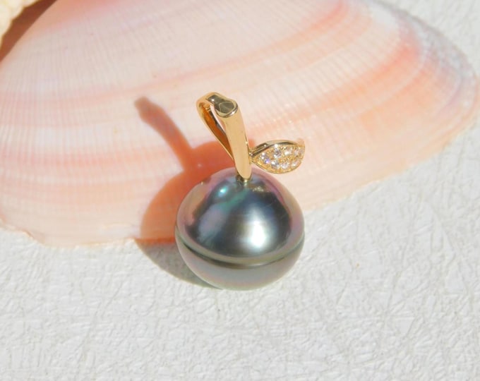 Cute Apple Pendant | Tahitian Pearl Pendant | 12mm | Pastel Olive Peacock | Solid 18kt Gold | AAA |  Saltwater Pearl | Au750 | Fruit