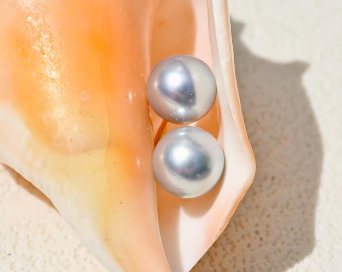 7.5mm Pastel Blue Akoya Pearl Screw Back Studs: Solid 18k Yellow Gold, AAA, Saltwater Pearl Studs