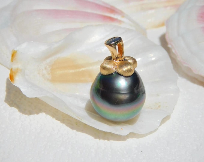11.7mm Iridescent Peacock Tahitian Pearl Pendant (No Chain) | Deep Green | AAA+ |  Black Pearl | Texture Leaf | Solid 18k Gold