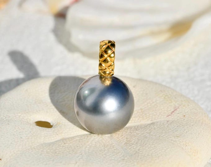 Gray Tahitian Pearl Pendant: Solid 18K Gold Bail, AAA, Black Pearl, 10.5mm