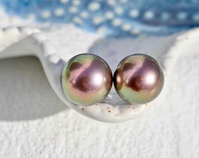 Freshwater Pearl Studs: Ultimate Luster, Solid 18K White Gold, 10.2mm, AAA+, intense Copper Red