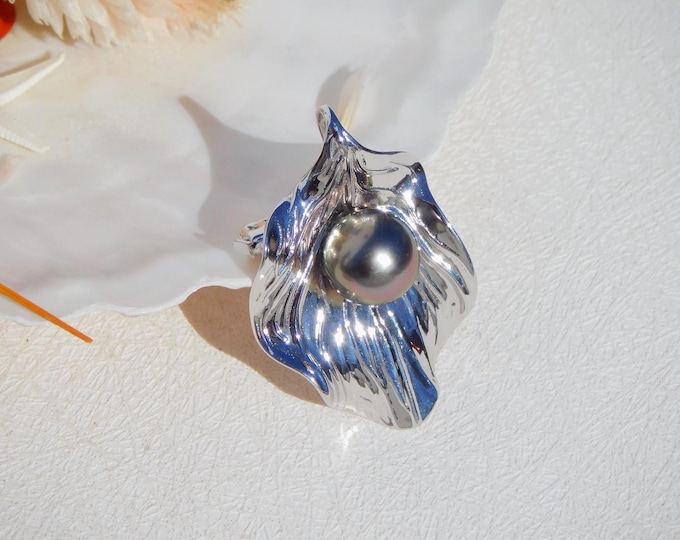 Textured Leaf Brooch/Pendant | 10.6mm Tahitian Pearl | Sterling Silver | AAA | Brooch Pin | Round | Saltwater Pearl Pin | S925 | Black Green