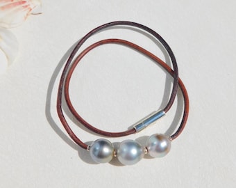Leather and Tahitian Pearl Necklace | Three Tahitian Pearls | 13mm | Pearl and Leather Choker | Silver | Unisex | AAA | 18 Inches | Gray