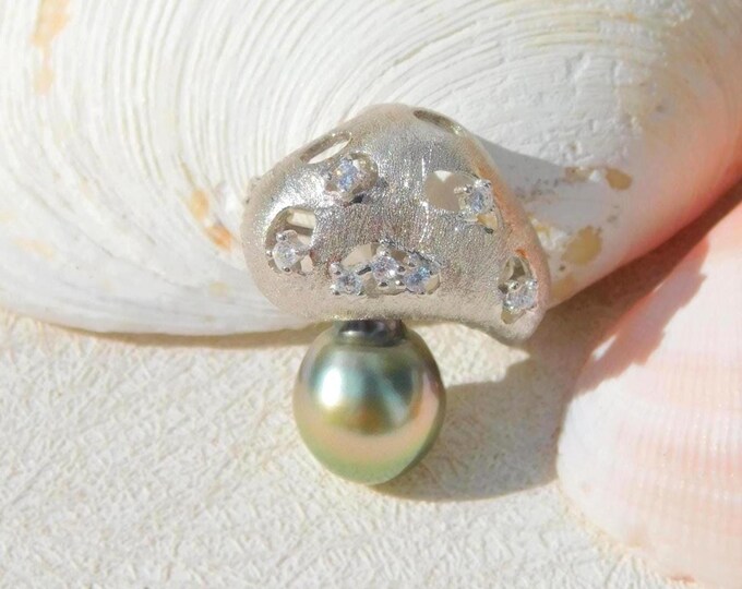 Little Mushroom Brooch/Pendant | Gold plated Silver | AAA +| Pistachio | Circled Tahitian Pearl | Sterling Silver | S925 | 10.2mm | Pin