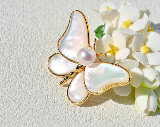 Butterfly Brooch with White Akoya Pearl: Mother-of-Pearl Brooch, AAA
