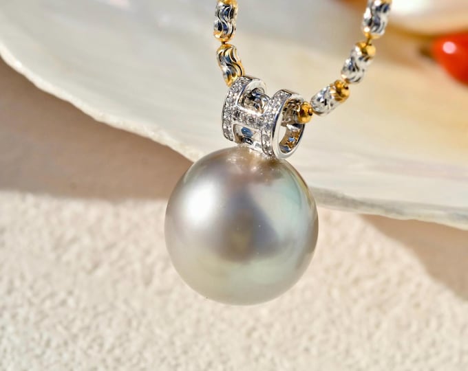 13.7mm Tahitian Pearl Pendant: Pastel Gray Green, AAA, Solid 18K White Gold