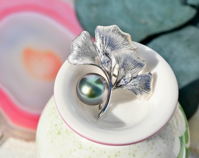 Ginkgo Leaf Brooch/Pendant: White Gold Plated Sterling Silver, S925, Aubergine, 10mm, AAA