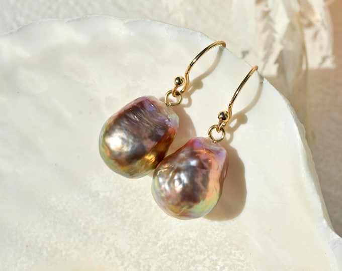 Kasumi-like Freshwater Pearl Earrings: Solid 18k Yellow Gold, Ripple Pearls, Mauve Pistachio, Supper Luster