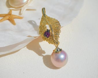 Vermeil Leaf and Ladybug Pearl Brooch/ Pendant | Freshwater Pearl | Textured Leaf | 12.7mm | AAA+ | Pastel Pink | S925 | Gold Plated Silver