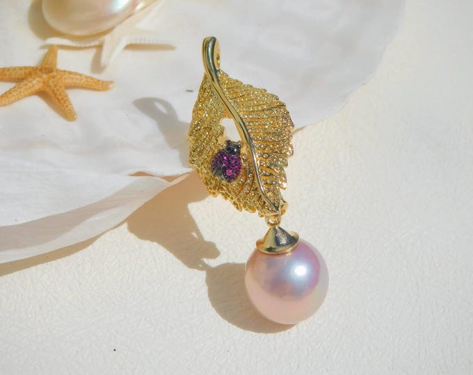 Vermeil Leaf and Ladybug Pearl Brooch/ Pendant | Freshwater Pearl | Textured Leaf | 12.7mm | AAA+ | Pastel Pink | S925 | Gold Plated Silver