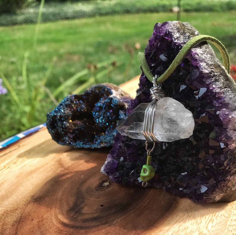Healing Crystal Jewelry Raw Quartz Point Gifts For Her Wrapped Stone Pendant Crystal Quartz Wire Wrapped Necklace with Skull Charm