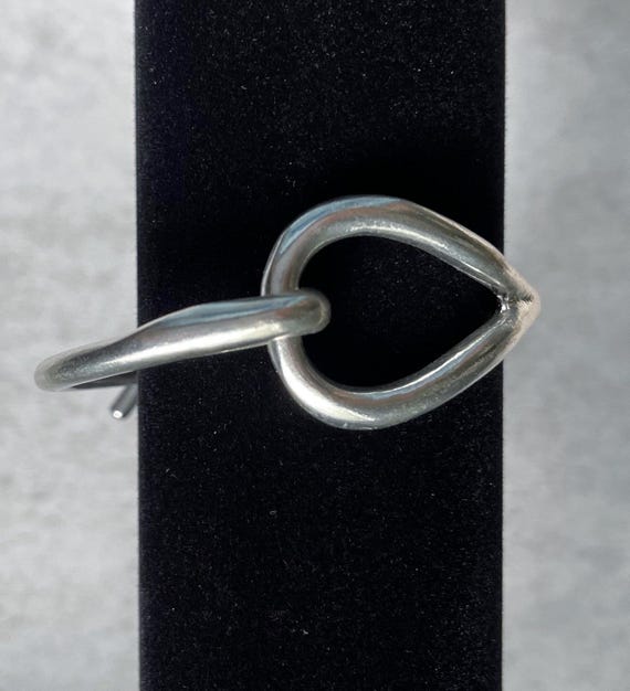 Vintage Silver Tone Interlocking Loop Bangle Brac… - image 2