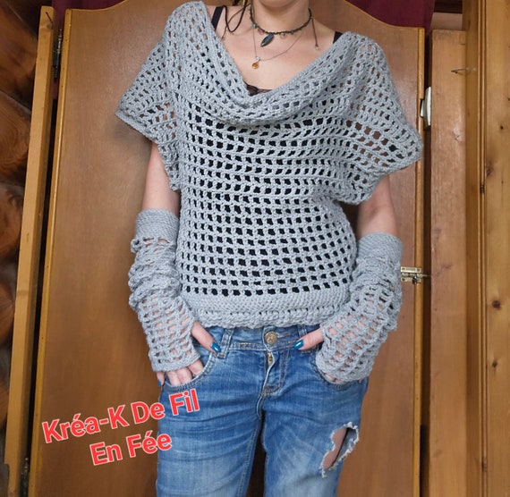 Maglia collo ad anello e maniche a pipistrello con muffole