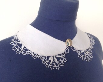 Adjustable detachable collar trimmed with bobbin lace, detachable collar, petter pan collar, Peter Pan collar, lace collar