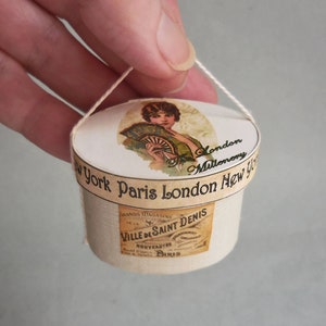 Lady&#39;s Fashion Oval Hat Box ~ Dollhouse Miniature ~ Artisan Made