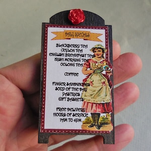 Menu de chá em pé e placa de sinalização ~ Miniatura de casa de bonecas