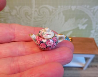 Rachel Munday Mums English Porcelain Tea Pot ~ Dollhouse Miniatures