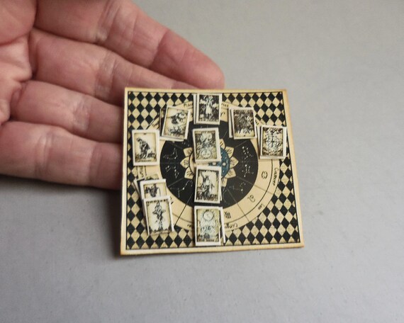 Miniature Scale Tarocchi Halloween Set Di 18 Carte Dei Tarocchi In Miniatura Tumdee Scala 1 12 Per Case 617123 Miniature Scale Tarocchi Halloween Set Di 18 Carte Dei Tarocchi In Miniatura Tumdee Scala 1 12 Per Case 617123