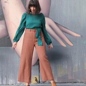 PDF sewing pattern: the La Captivante crop-top / blouse + its total backless hack tutorial with a long belt for a pretty bow