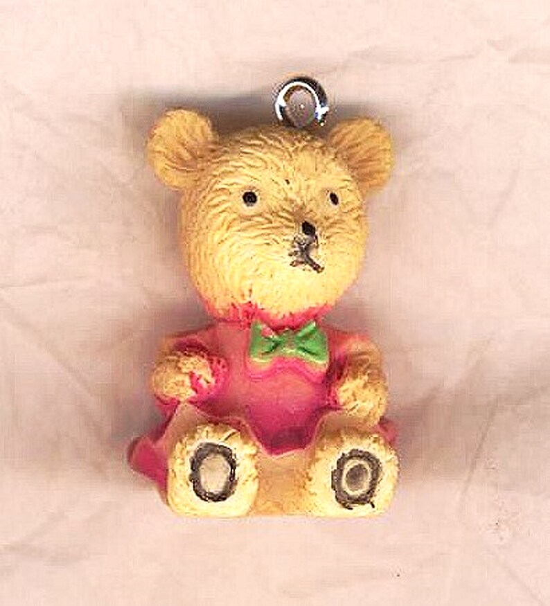 Pendentifs ourson, Teddy Bear à noeud papillon, 3 couleurs au choix, bijou pour enfant ou porte-clef kawaï image 6