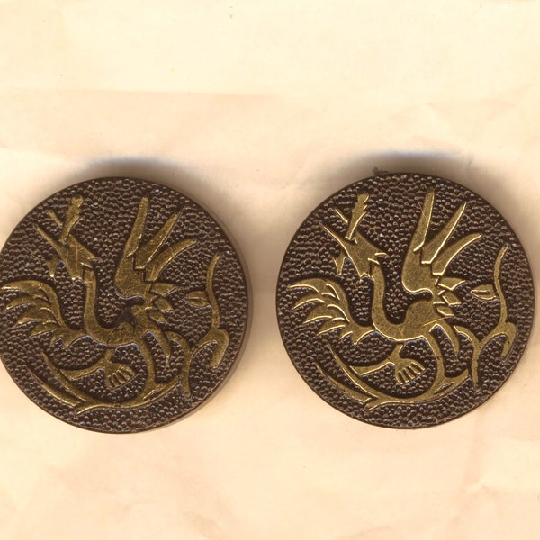 Deux boutons oiseau pêcheur, héron, grue, en métal doré sur résine noire, diamètre 30 mm, embellissement couture vintage, collection animaux